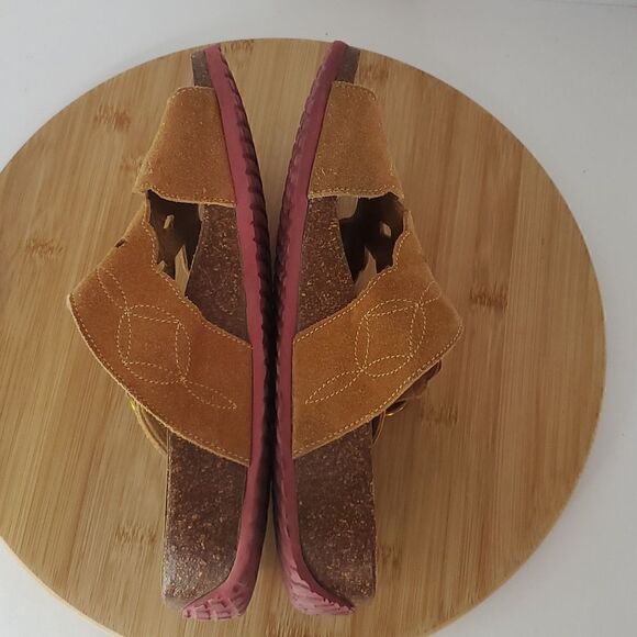 Think! Women's Suede Floral Embroidered Cut Out Slip On Sandal Camel Slides 40 - Picture 8 of 12